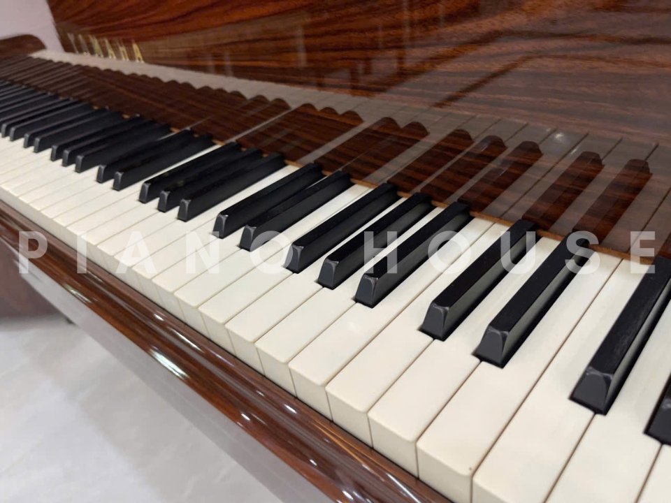 YAMAHA C3B PW Autoplay - Góc nhìn thực tế 6